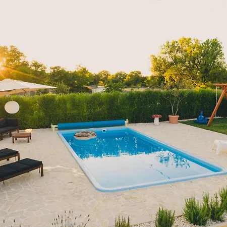 Cozy Country With Heated Outdoor Pool *