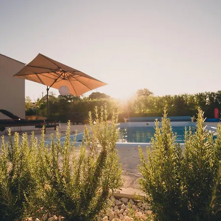 Vakantiehuis Cozy Country With Heated Outdoor Pool Šibenik