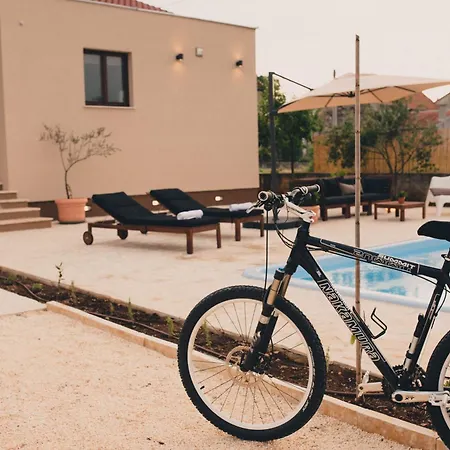 Cozy Country With Heated Outdoor Pool Vakantiehuis Šibenik