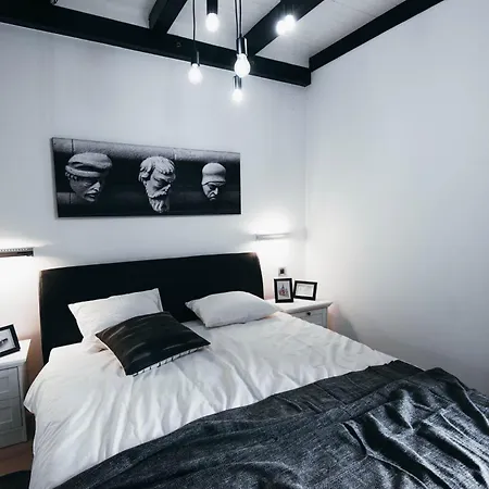 Cozy Country With Heated Outdoor Pool Vakantiehuis