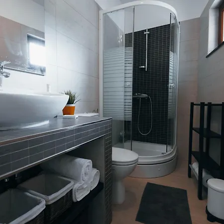 Cozy Country With Heated Outdoor Pool 度假居 Pakovo Selo