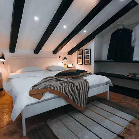 Cozy Country With Heated Outdoor Pool Vakantiehuis