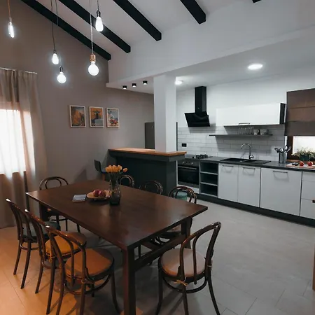 Hébergement de vacances Cozy Country With Heated Outdoor Pool