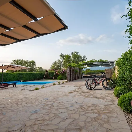 Cozy Country With Heated Outdoor Pool 度假居