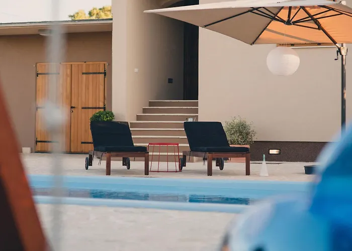 Cozy Country With Heated Outdoor Pool Šibenik