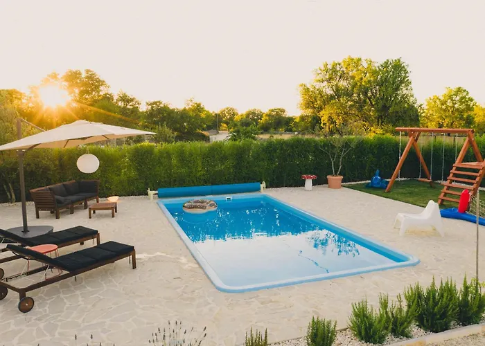 Cozy Country With Heated Outdoor Pool *