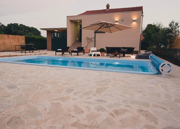 Cozy Country With Heated Outdoor Pool Ferienhaus *