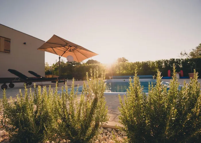 Ferienhaus Cozy Country With Heated Outdoor Pool Šibenik